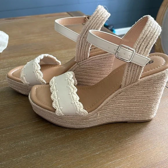 SODA Crochet Leather Wedges Size 9 - Picture 4 of 6